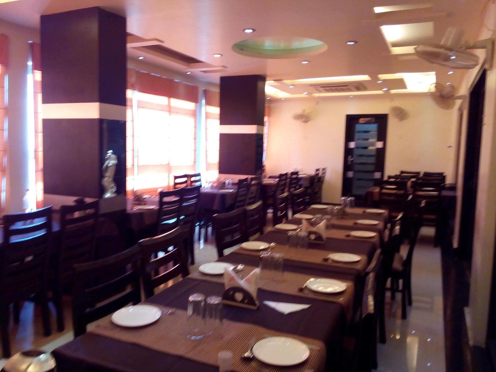 Hotel Divine Destination Varanasi Esterno foto
