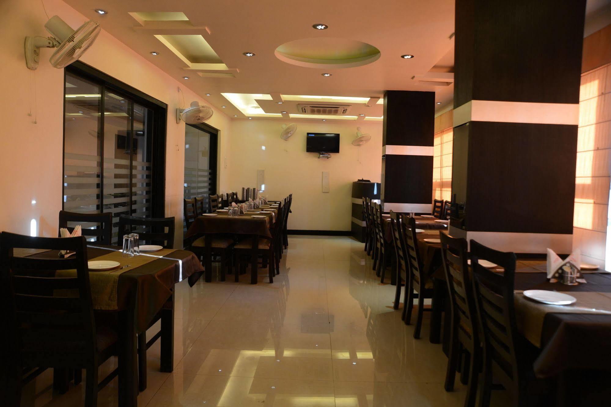 Hotel Divine Destination Varanasi Esterno foto