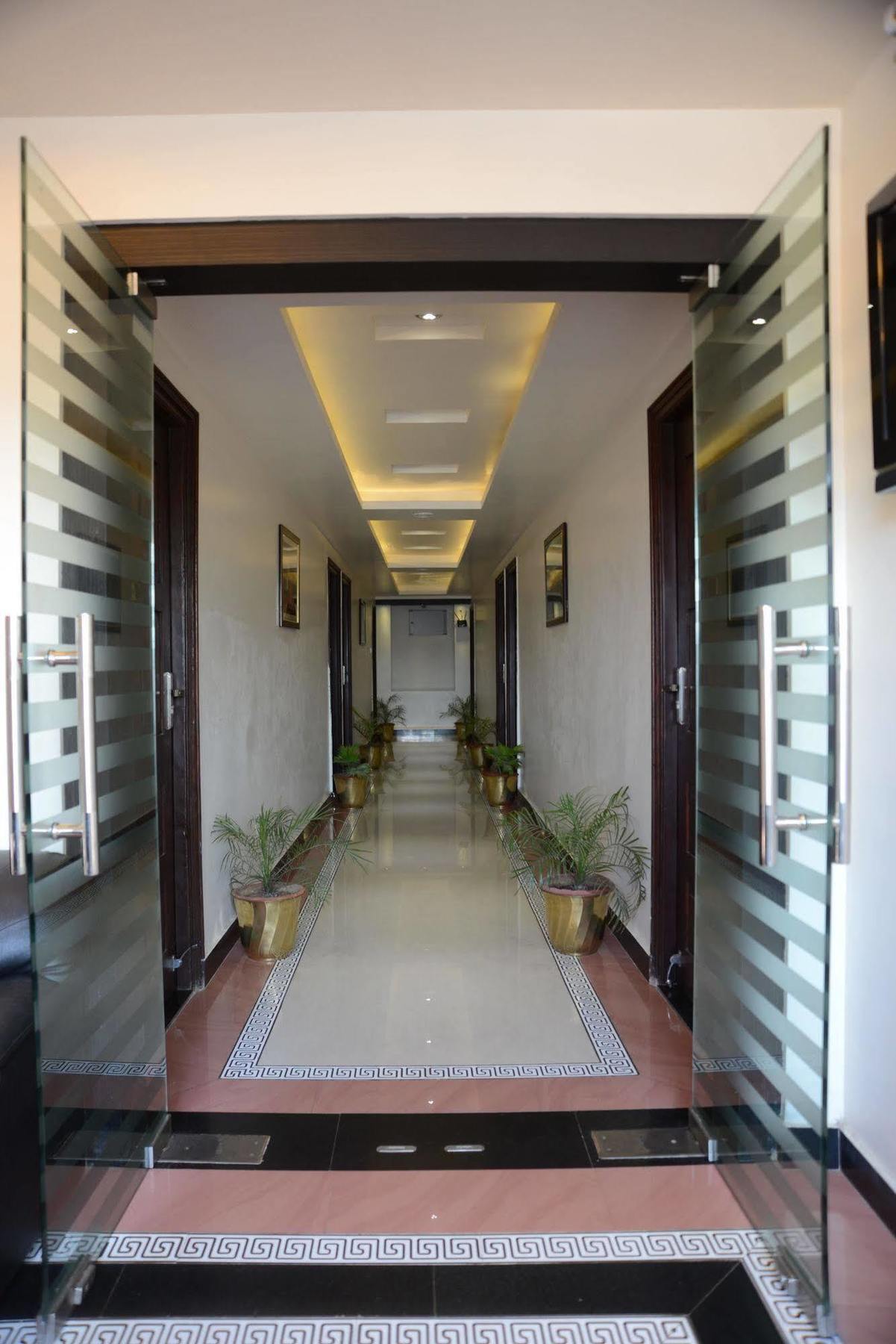 Hotel Divine Destination Varanasi Esterno foto